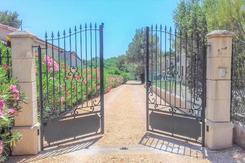 Anduze Gite Les Pins Au "Petit Clos Des Cigales" Massillargues-Attuech Kültér fotó